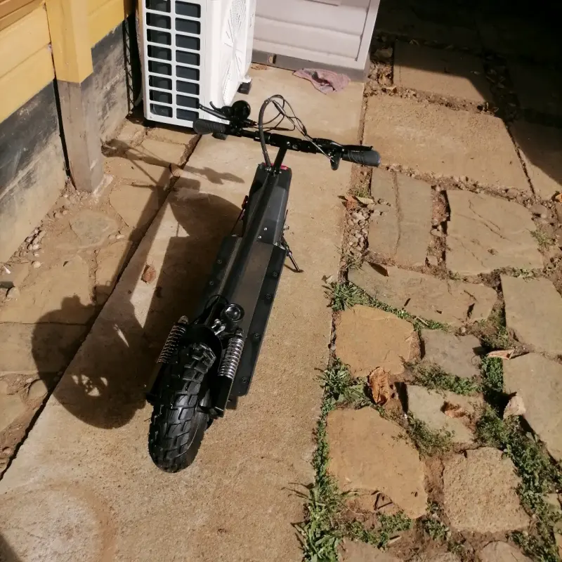 Scooter eléctrico negro - 5