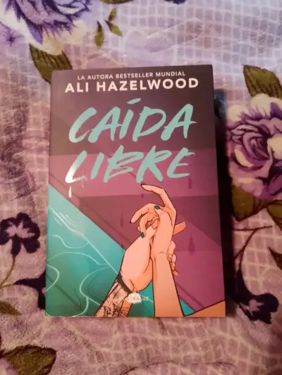 Libro Caída Libre de Ali Hazelwood - miniatura 1