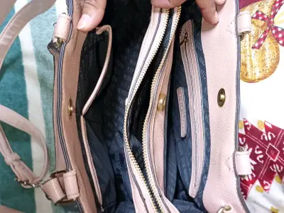 Cartera beige con compartimentos - miniatura 1