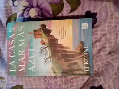 Libro 'La casa en el mar más azul' - miniatura 1
