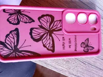Carcasa rosa para celular con mariposas - miniatura 1