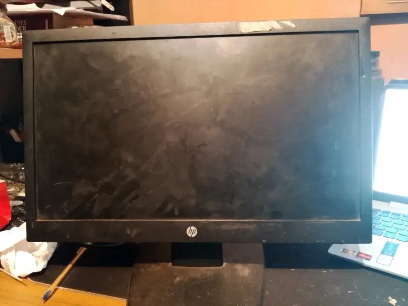 Monitor HP de 24 pulgadas - 1