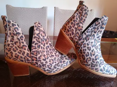 Botines con tacón estampado leopardo - miniatura 1