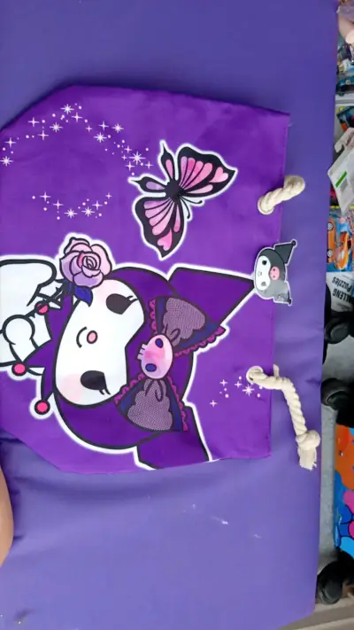Bolso morado con diseño de personaje - miniatura 1