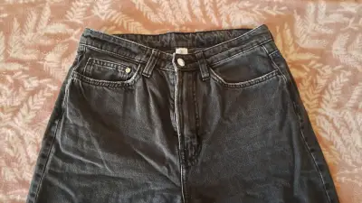 Jeans negros clásicos - miniatura 1