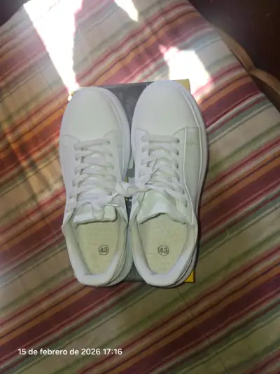 Zapatillas blancas casuales - miniatura 2