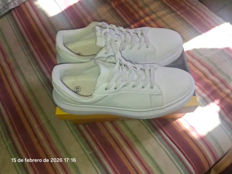 Zapatillas blancas casuales - 3