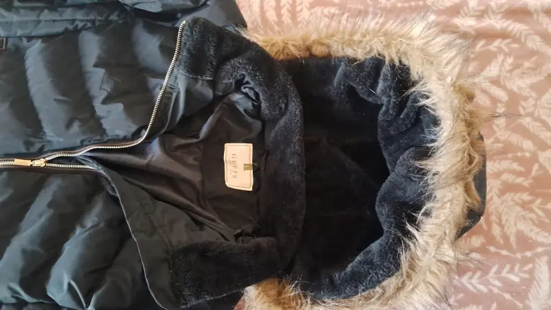 Parka negra con capucha de piel - 2
