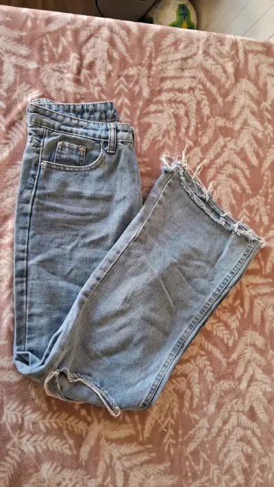 Jeans denim desgastados - miniatura 1