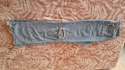 Jeans denim desgastados - miniatura 2