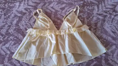 Blusa blanca sin mangas - miniatura 2