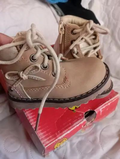 Botines café claro  para niñas - miniatura 3