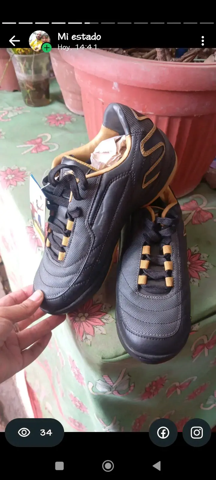 Zapatillas negras con detalles dorados - 2
