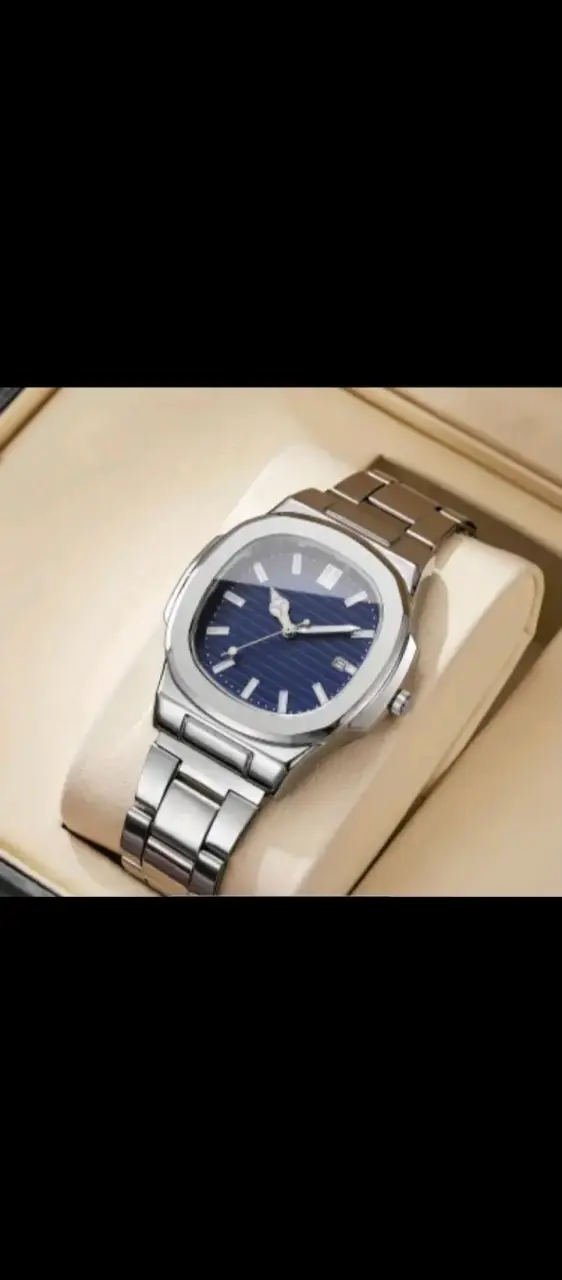 Reloj de pulsera plateado