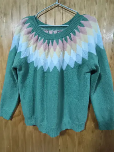 Sweater tejido verde con diseño - miniatura 1