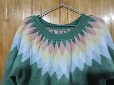 Sweater tejido verde con diseño - miniatura 2