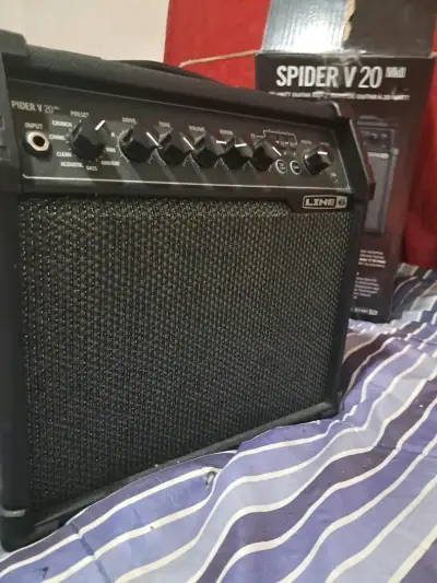 Amplificador de guitarra Line 6 20W - miniatura 5