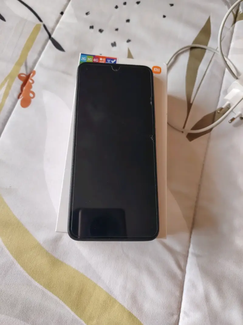 Smartphone Redmi negro en buen estado - 2