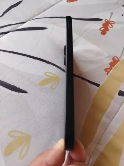 Smartphone Redmi negro en buen estado - miniatura 3