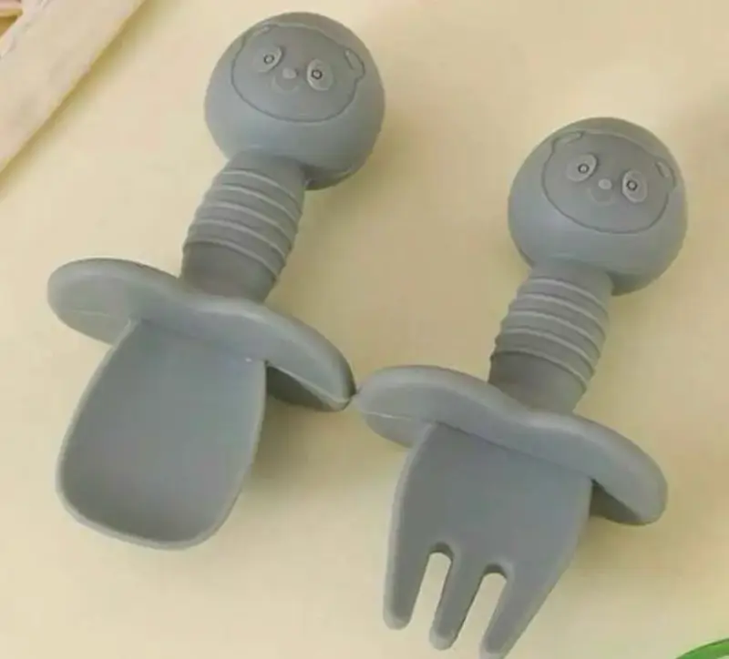 Cubiertos infantiles de silicona gris - 1