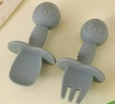 Cubiertos infantiles de silicona gris - miniatura 1