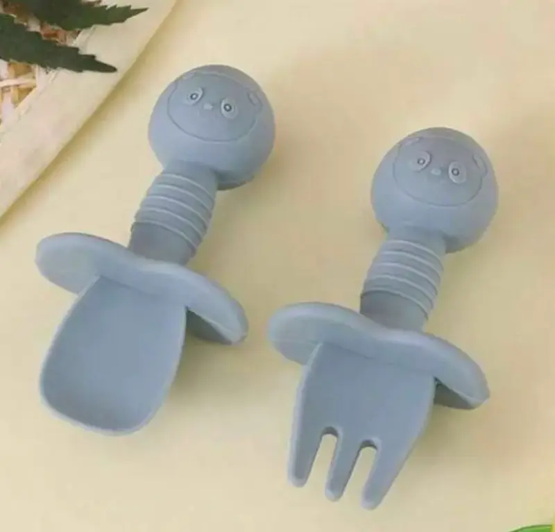 Cubiertos infantiles de silicona gris - 3