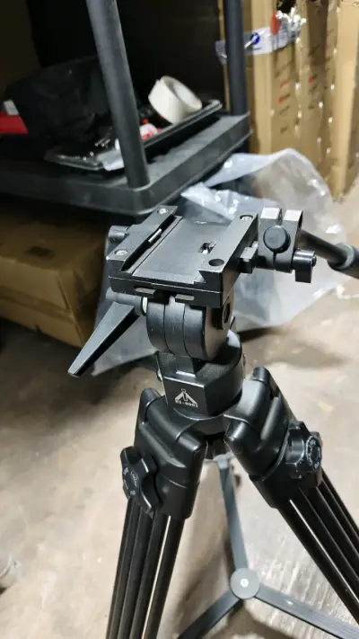 Trípode para cámaras profesional - miniatura 3