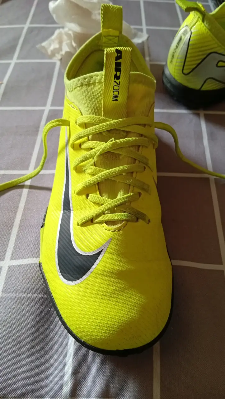 Zapatillas deportivas amarillas - 2