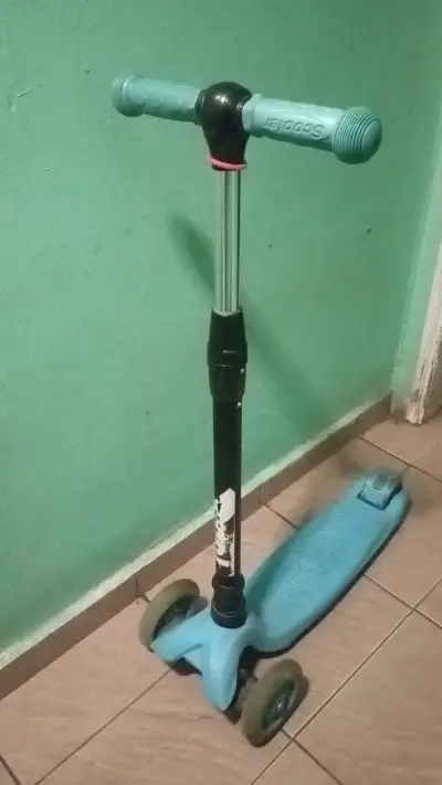 Scooter infantil azul - miniatura 2