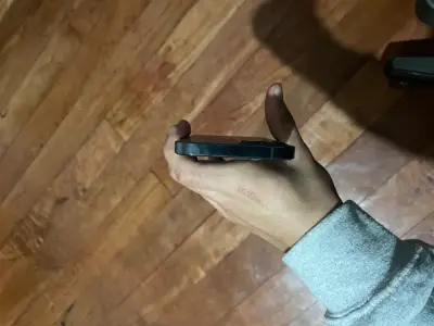 iPhone 12 Pro color azul para repuesto - miniatura 3