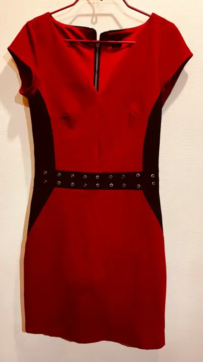 Vestido rojo ajustado elegante - miniatura 1