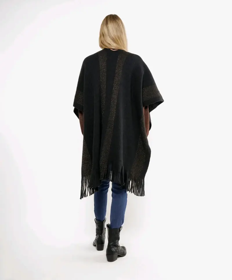Poncho negro con flecos - 2