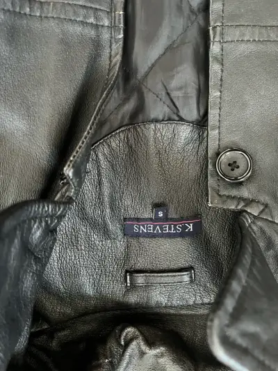 Chaqueta de cuero negra - miniatura 3