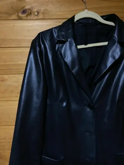 Blazer negro de cuero sintético - miniatura 2