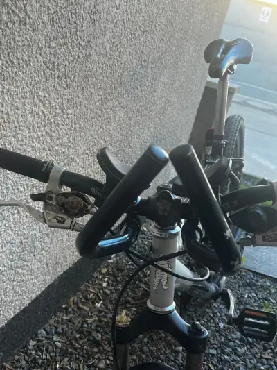 Manubrio aerodinámico para bicicleta - miniatura 3