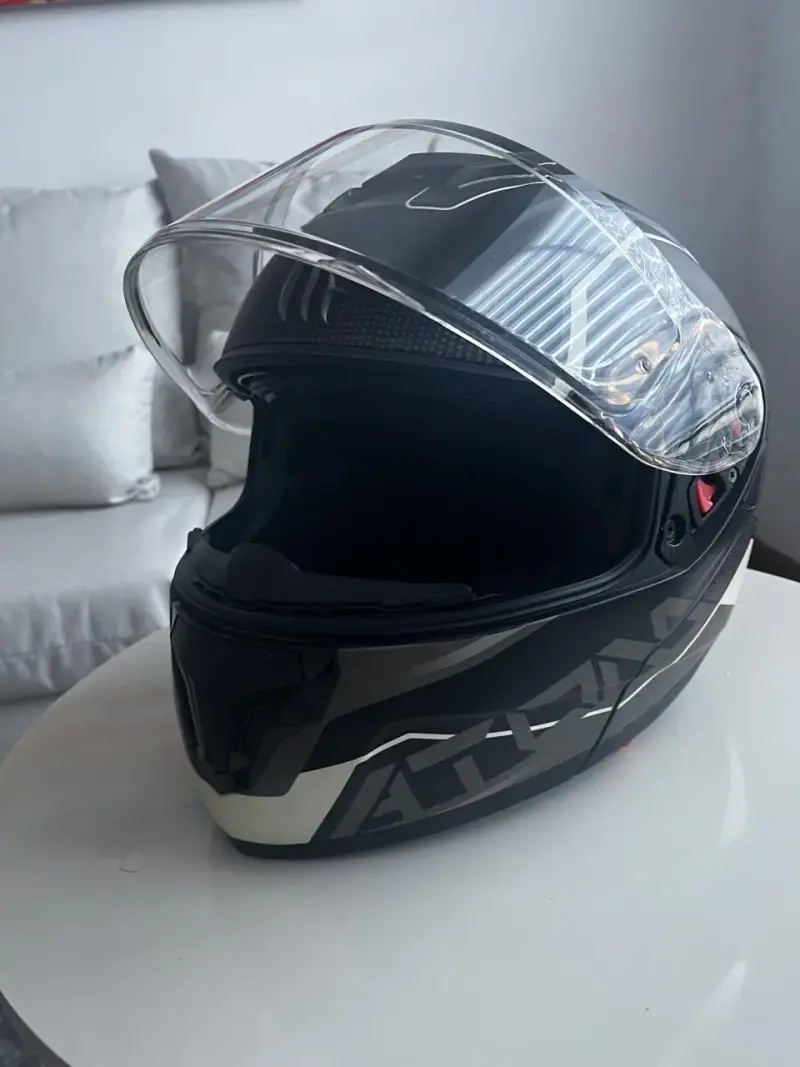 Casco integral negro y dorado - 6