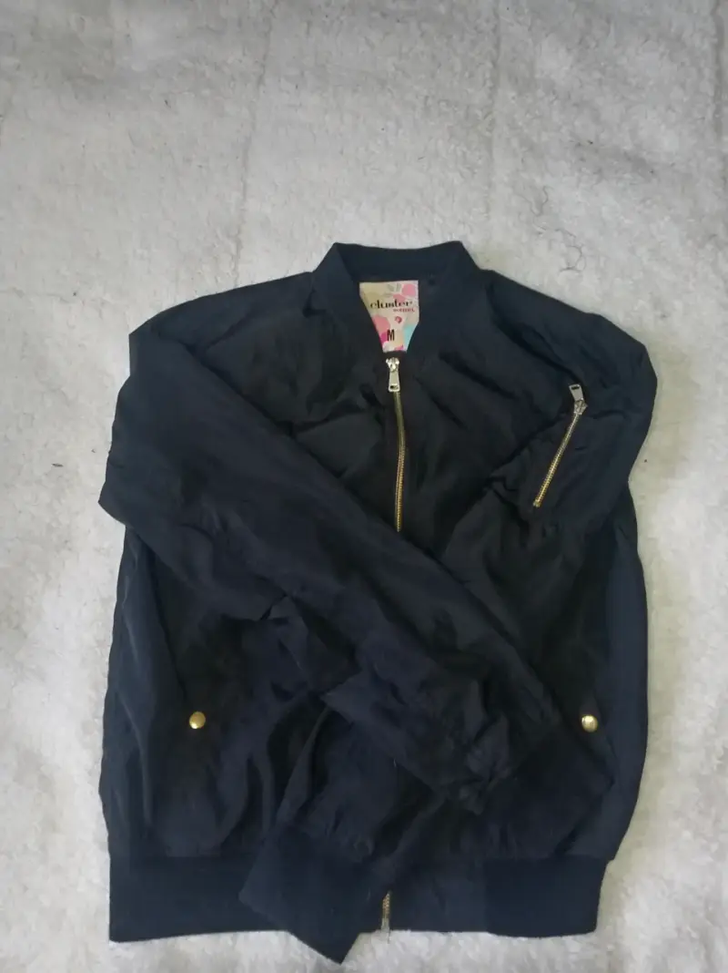 Chaqueta negra Clusters