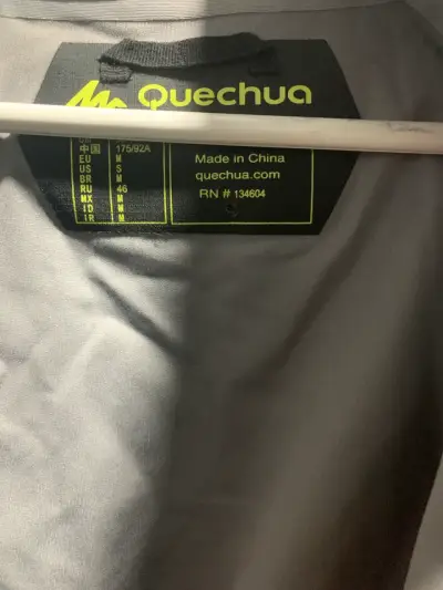 Chaqueta impermeable gris Quechua - miniatura 2