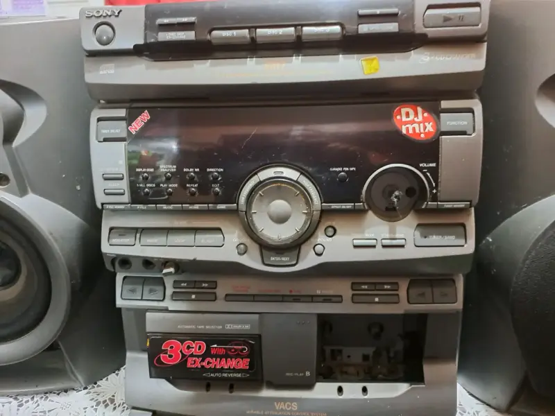Equipos de música ,2parlantes cada uno . - 5