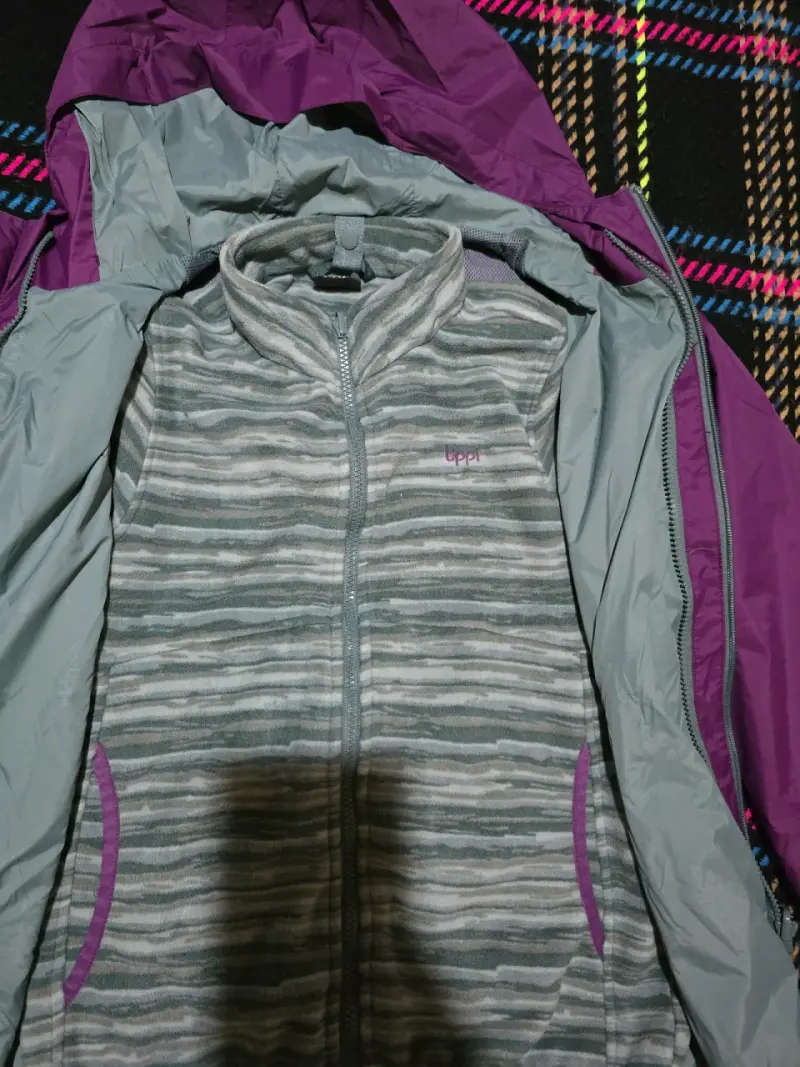 Chaqueta impermeable morada - 3