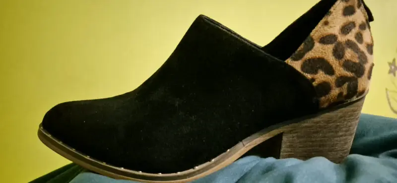 Botines negros con estampado leopardo - 1