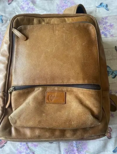Vendo Mochila de Cuero Marca Craftmen - miniatura 1