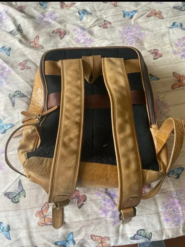 Vendo Mochila de Cuero Marca Craftmen - 5