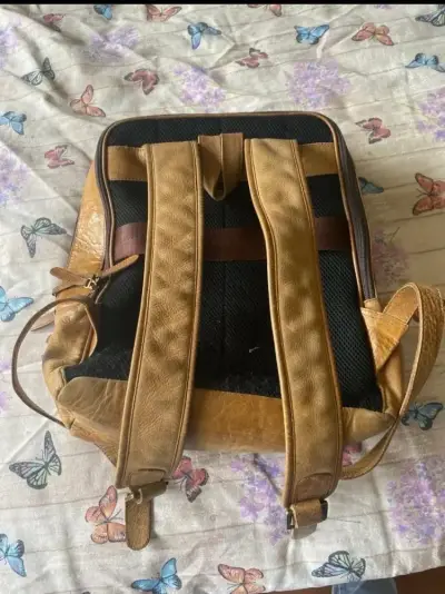 Vendo Mochila de Cuero Marca Craftmen - miniatura 5