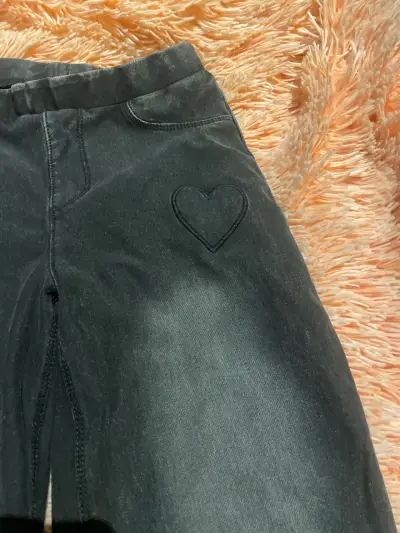 Pantalones jeans negros con detalle niña - miniatura 4