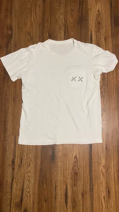 Polera Kaws UNIQLO - miniatura 1