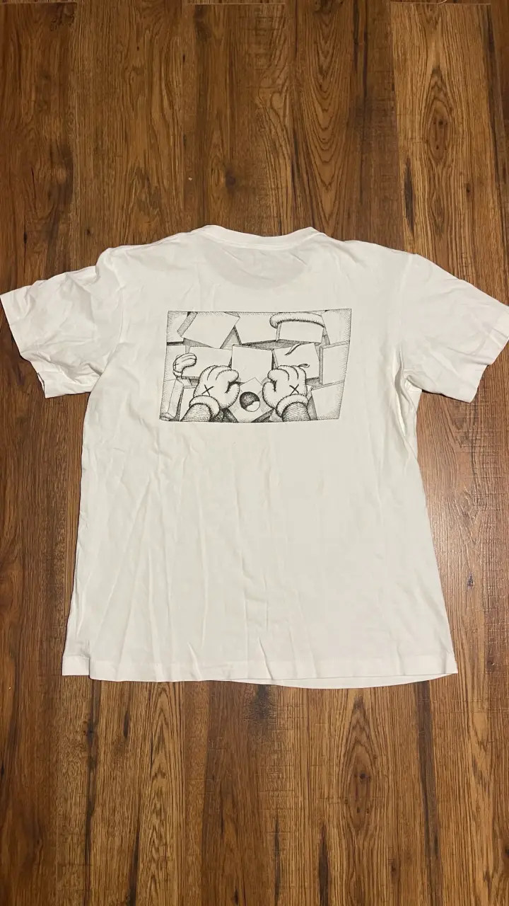 Polera Kaws UNIQLO - 2