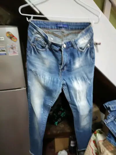 Jeans azules desgastados - miniatura 1