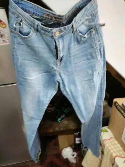 Jeans azules desgastados - miniatura 5