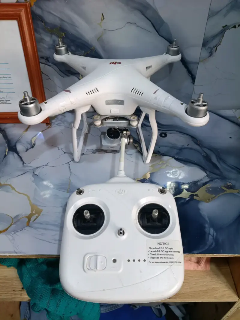 Drone DJI Phantom con control